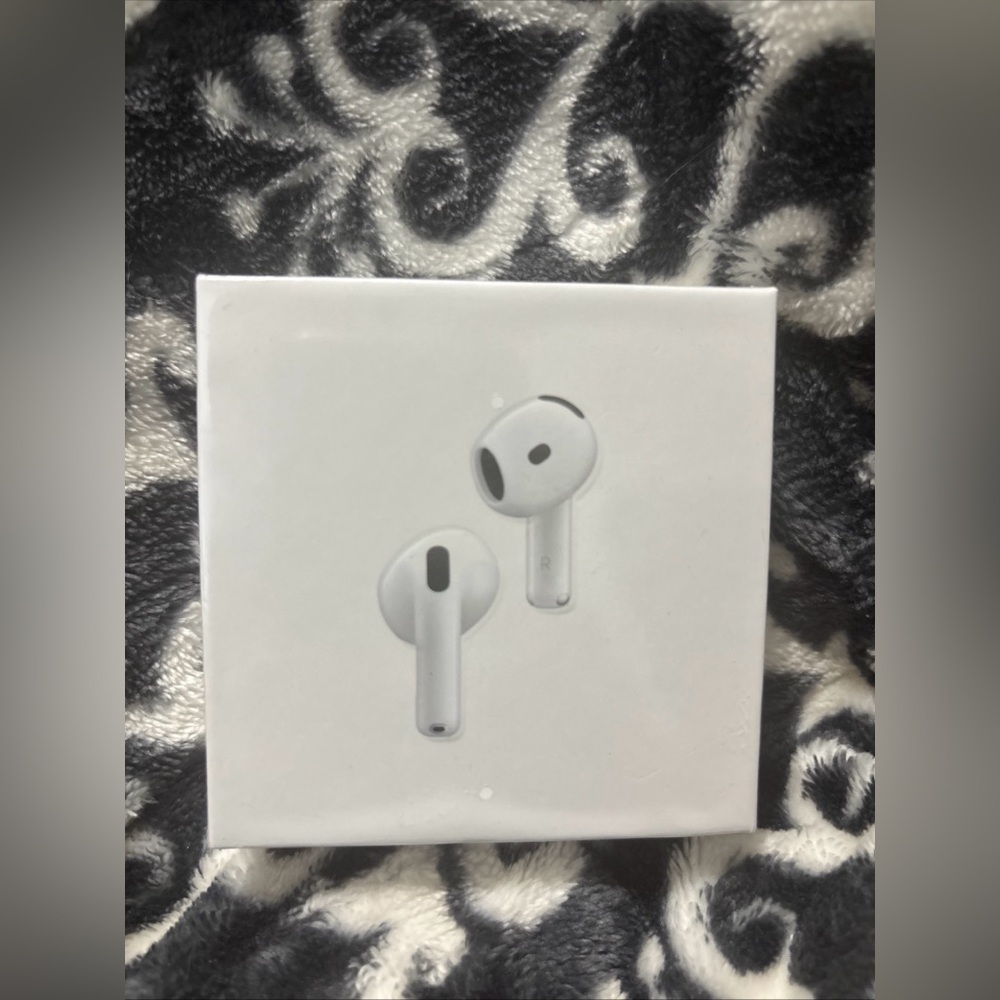 Apple AirPods (4th Generation) Active Noise Cancellation